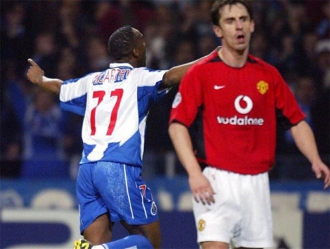 她還積極參 她還積極參